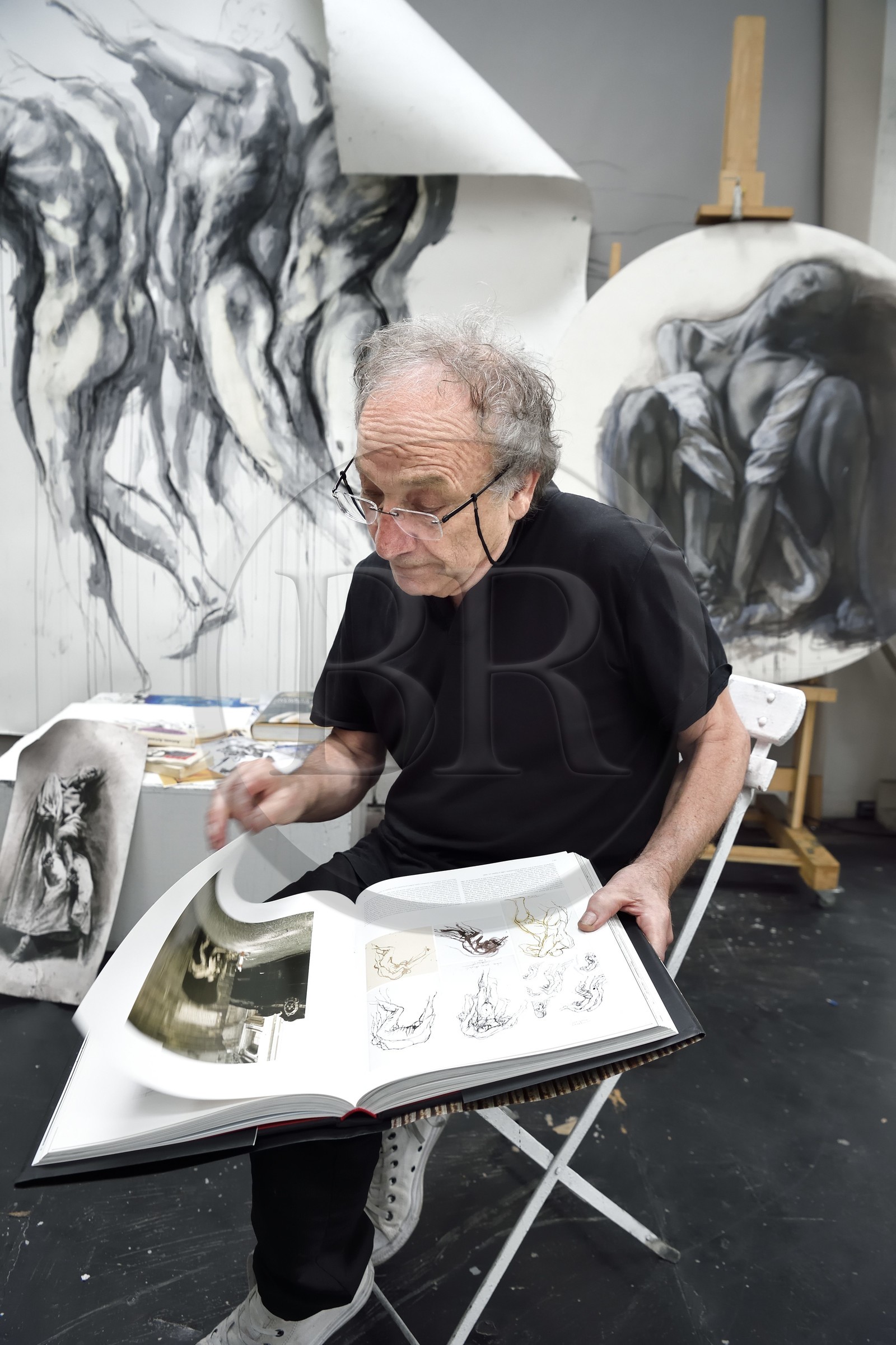 France, Ivry sur Seine, the artist Ernest Pignon-Ernest in his studio