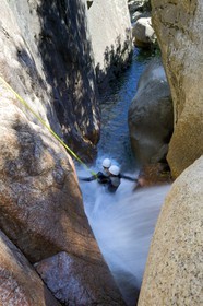 France, Corse-du-Sud (2A), Alta Rocca, Bavella, canyoning dans le torrent de Polischellu