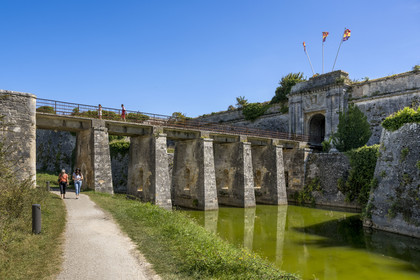 France, Charente-Maritime (17), Ile d'Oléron, le Chateau-d'Oléron, la porte Royale, un des principaux accès à la citadelle