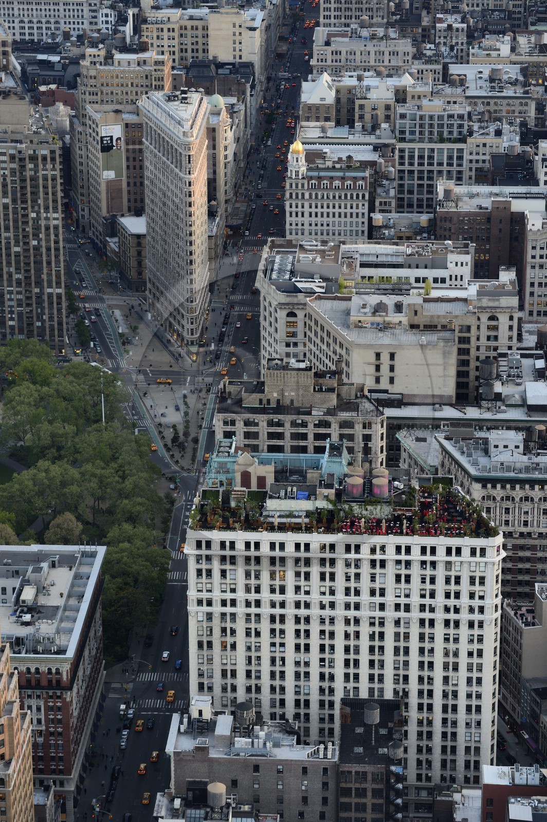 Etats-Unis, New York, Manhattan, quartier de Midtown à Madison Square Park, Flatiron Building, immeuble en forme de fer à repasser occupé par des bureaux