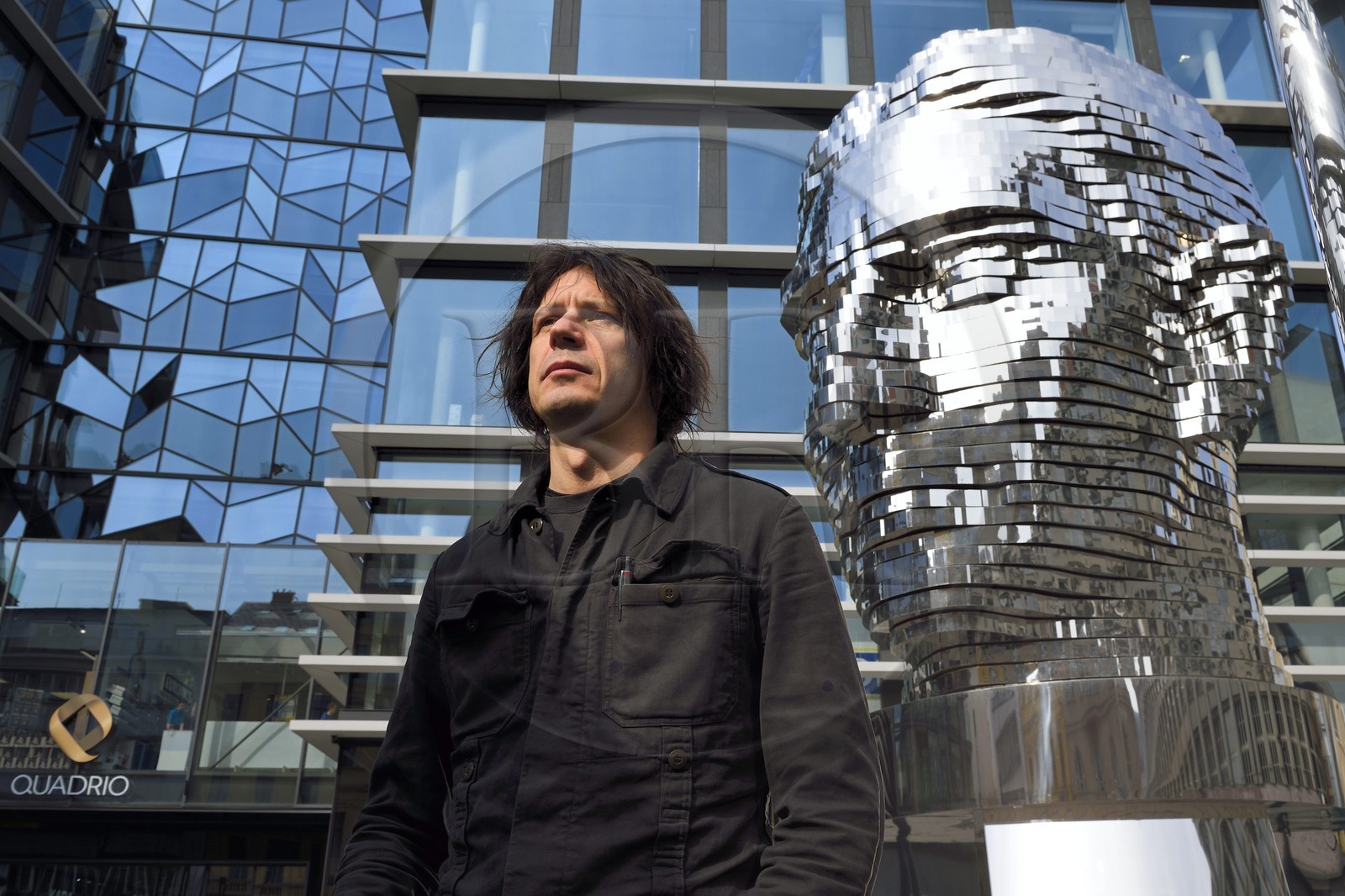 République Tchèque, Prague, Nove Mesto, l'artiste David Cerny et son oeuvre la tête de Franz Kafka, une statue mécanique