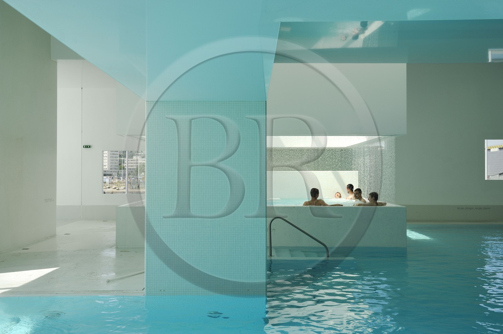 France, Seine-Maritime (76), Le Havre, la piscine les Bains des Docks crée par l'architecte Jean Nouvel