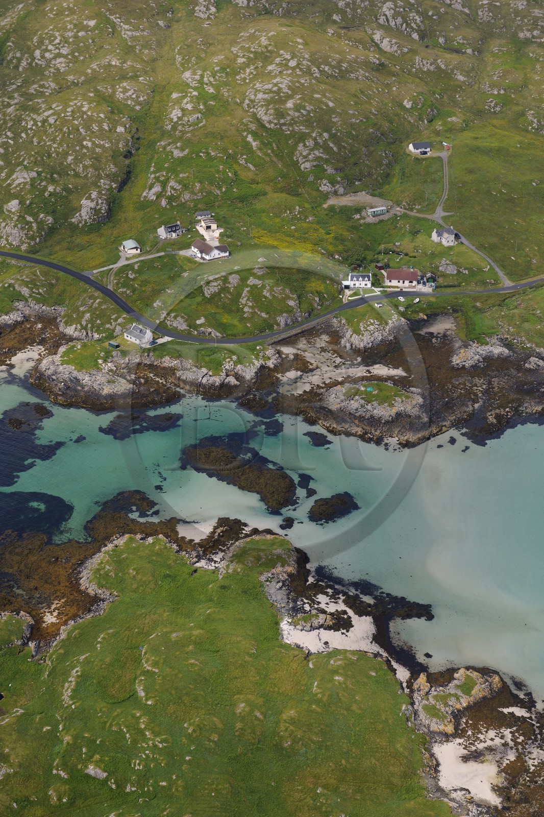Royaume-Uni, Ecosse, Hébrides extérieures, Ile de Barra, la côte Est à Ersary (vue aérienne)