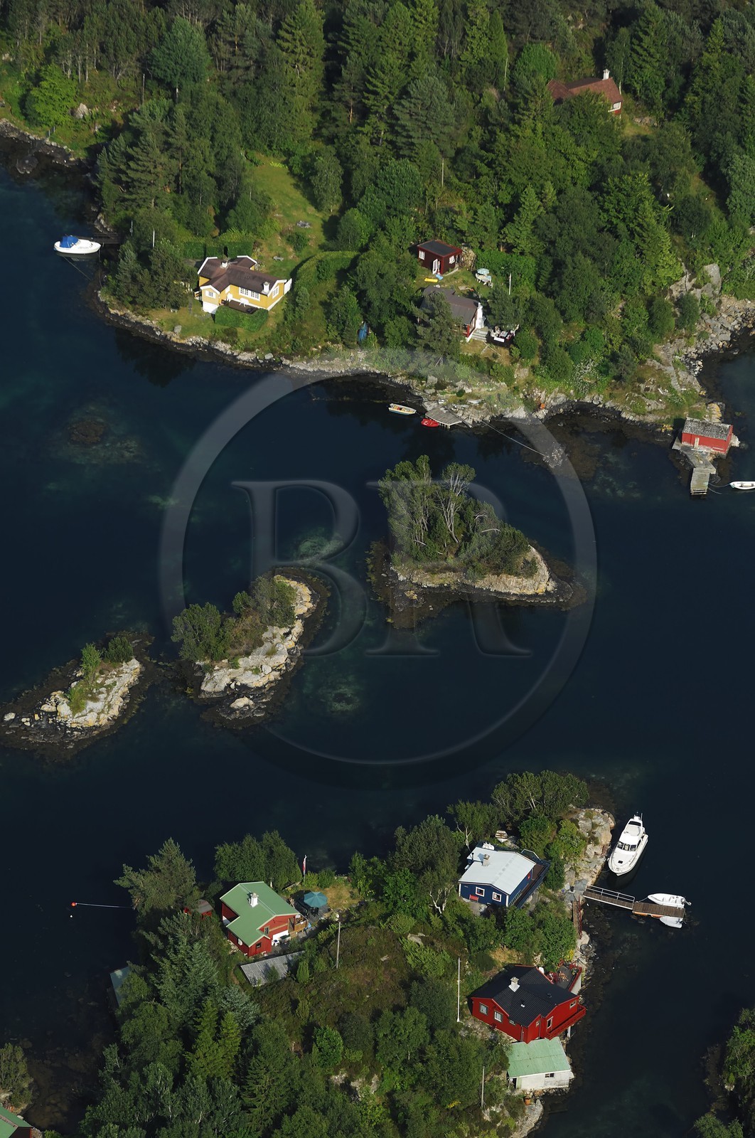 Norvège, Hordaland, région de Bergen, petites îles autour de la ville (vue aérienne)