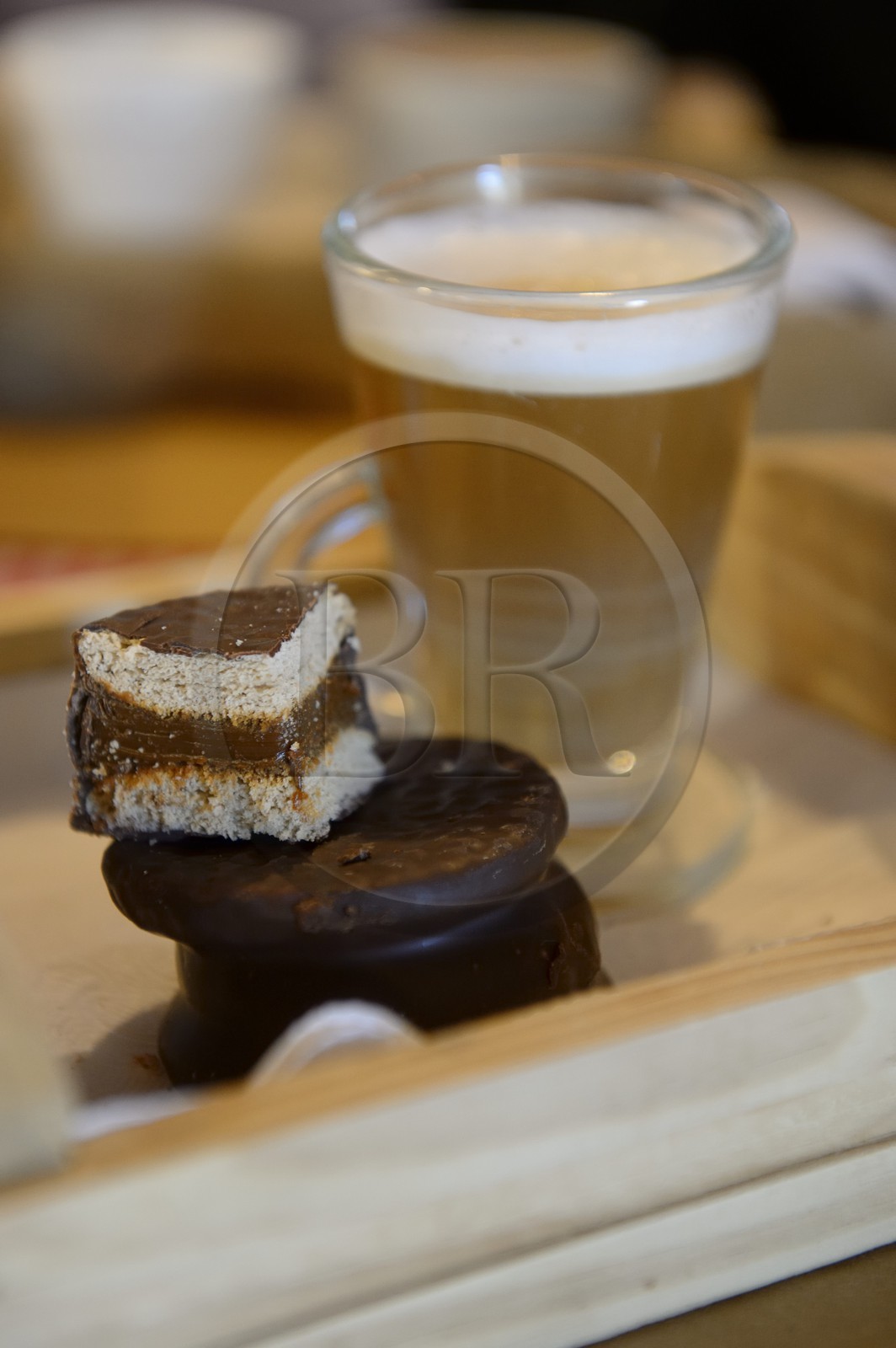 Argentine, province de Buenos Aires, San Antonio de Areco, artisan chocolatier La Olla de Cobre, la grande specialité argentine alfajores