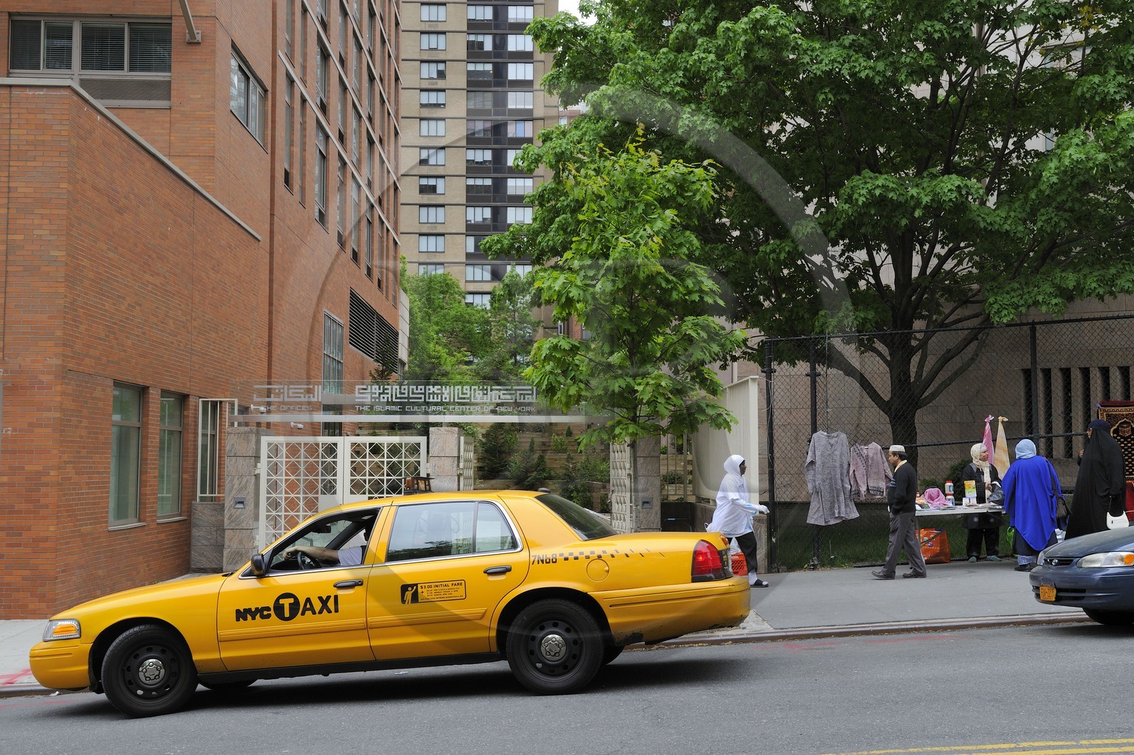 Etats-Unis, New York, Manhattan, Upper East side, la New York Mosque (Islamic Cultural Center) est le plus grand lieu de culte Musulman de la ville caractérisée par son style architectural moderne et son orientation en diagonale vers La Mecque, elle est située sur la 3ème Avenue entre la 96ème Rue et la 97ème Rue