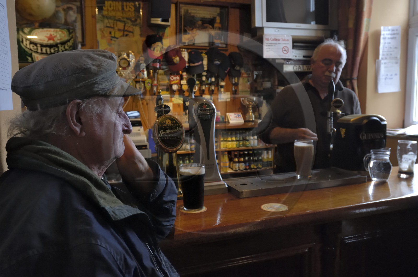 Irlande, Comté de Galway, Aran Islands, Inishmore, pub de Kilronan