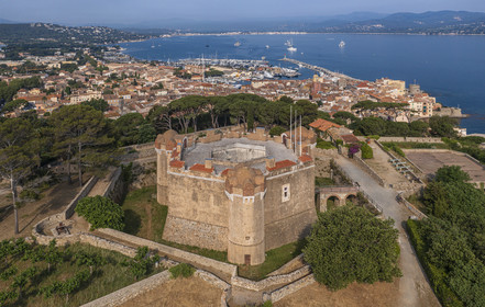 France, Var, Saint-Tropez, 16th century the citadel which houses the maritime history museum, the city is in the background (aerial view)