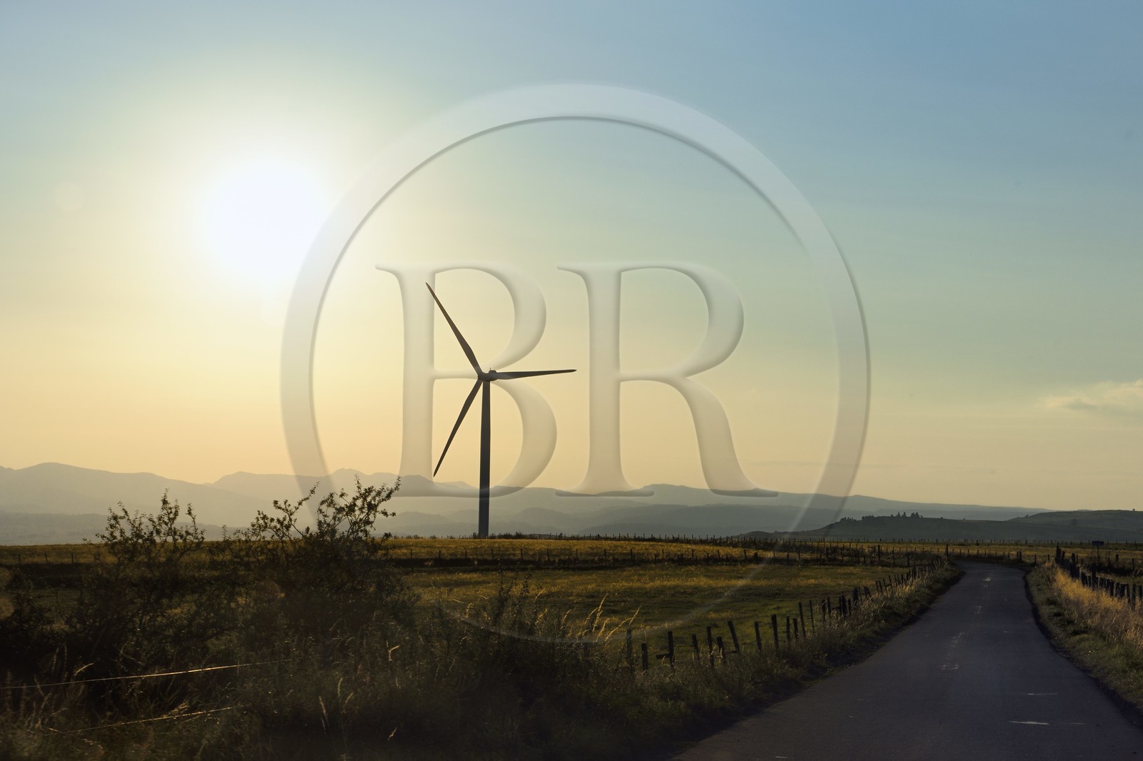 France, Cantal (15), éolienne du parc éolien du Col de la Fageole