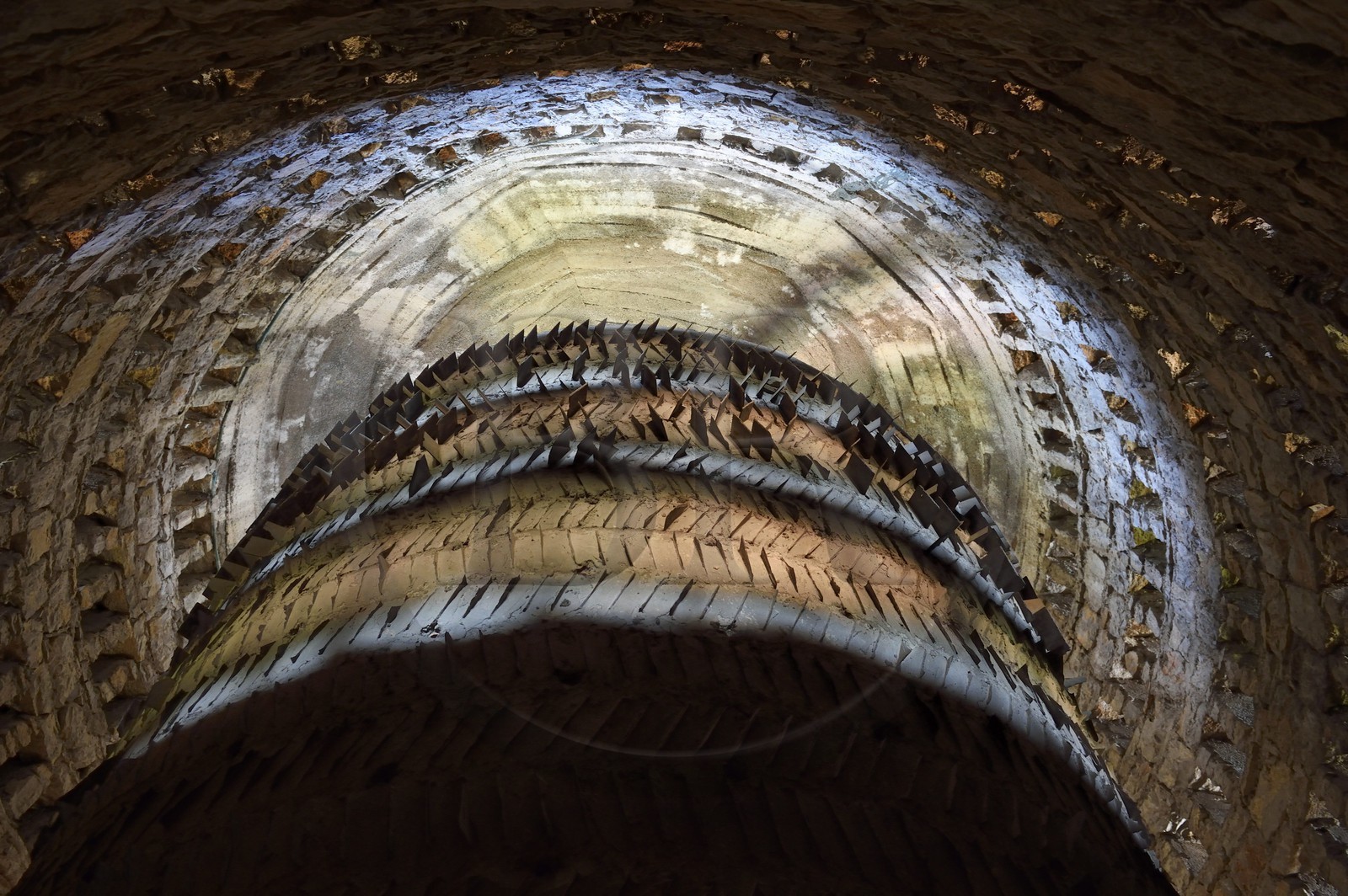 France, Var (83), Trans-en-Provence dans la région de Draguignan, ouvrage unique au monde, le puits aérien de récupération automatique par condensation de l'humidité atmosphérique de l'ingénieur Achile Knapen