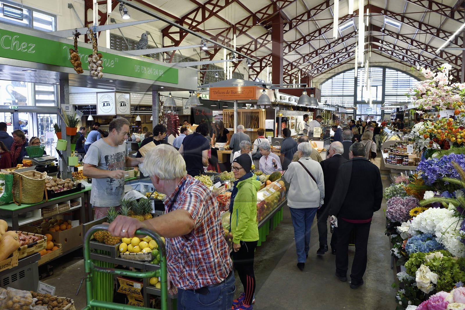 France, Pyrénées-Atlantiques (64), Pays-Basque, Biarritz, le marché couvert des Halles