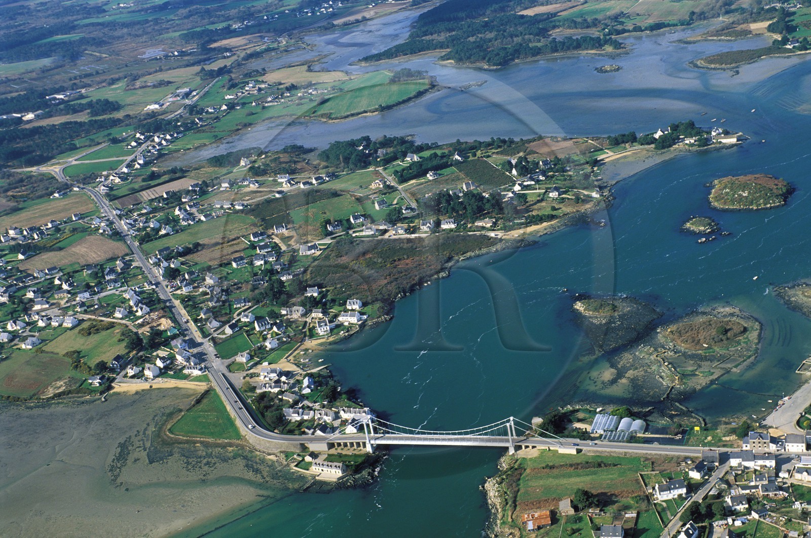 France, Morbihan (56), Pont-Lorois sur la rivière d'Etel (vue aérienne)