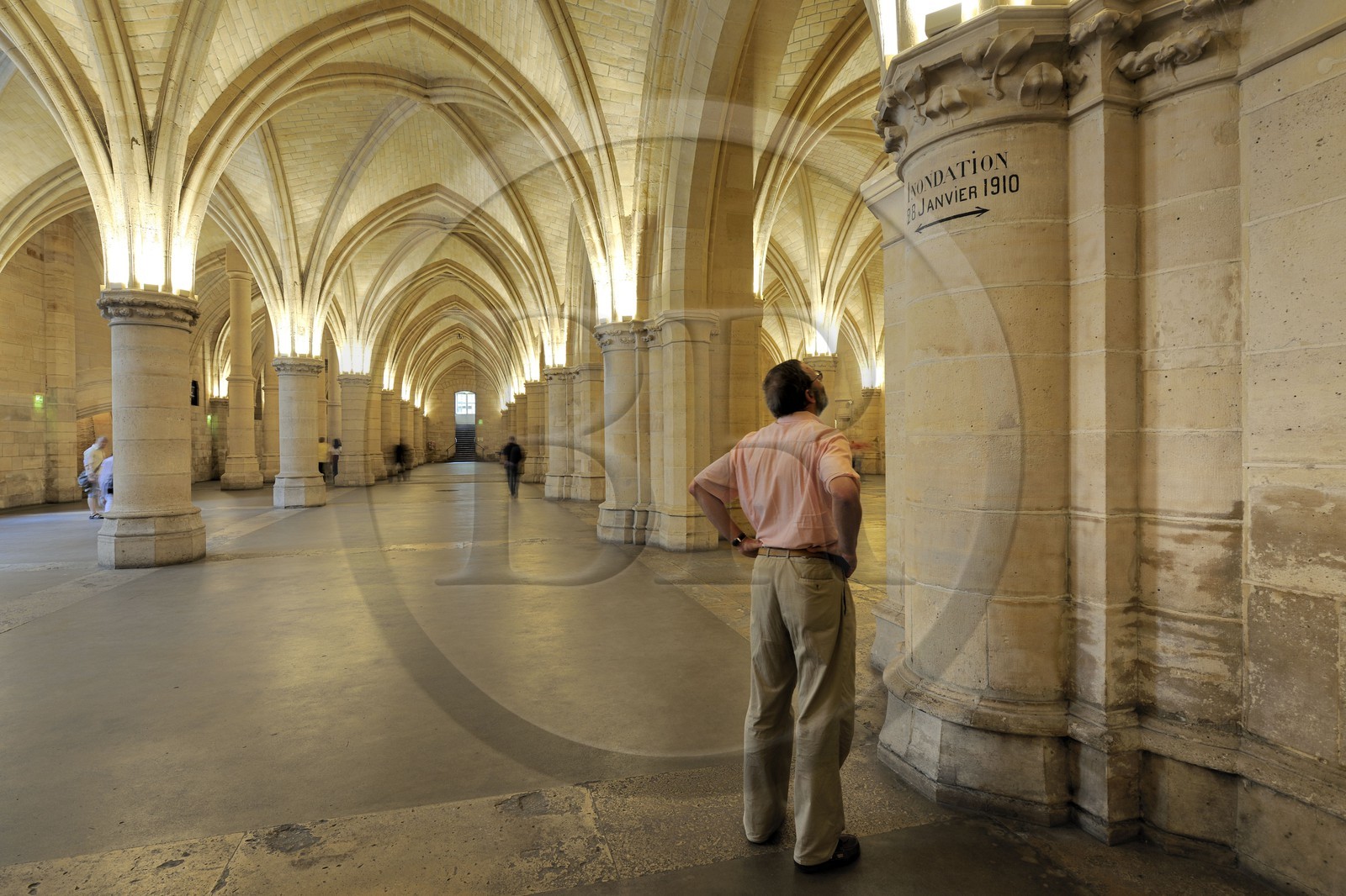 France, Paris, Ile de la Cite, the Conciergerie in the Palais de Justice (Courthouse), hall of Men-at-Arms, level of the floods of 1910