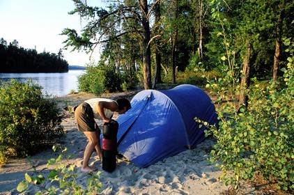 Canada, province de Québec, Réserve faunique de la Vérendrye, Grand Lac Victoria, campement sur un des nombreux îlots du lac