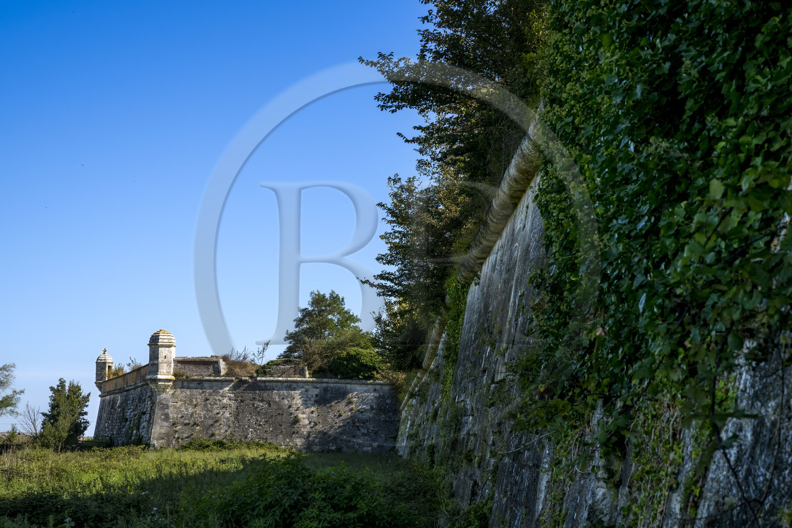 France, Charente-Maritime (17), Saintonge, Marennes-Hiers-Brouage, citadelle de Brouage, labellisé Les Plus Beaux Villages de France, les remparts batis de 1630 à 1640 sont munis d'échauguettes