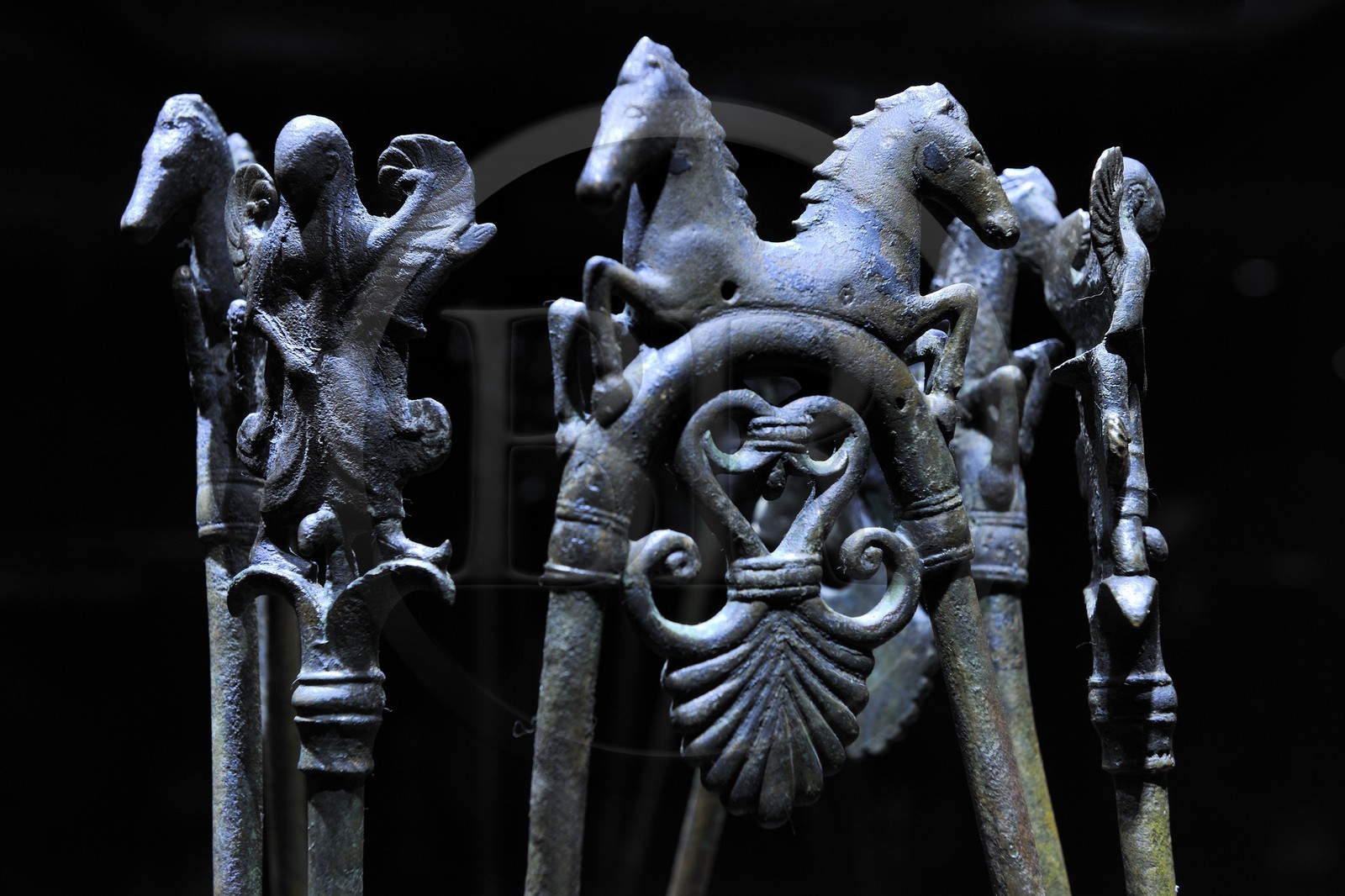 France, Hérault (34), le Cap d’Agde, le musée de l’Éphèbe est consacré à l’archéologie sous-marine et subaquatique, trépied en bronze étrusque