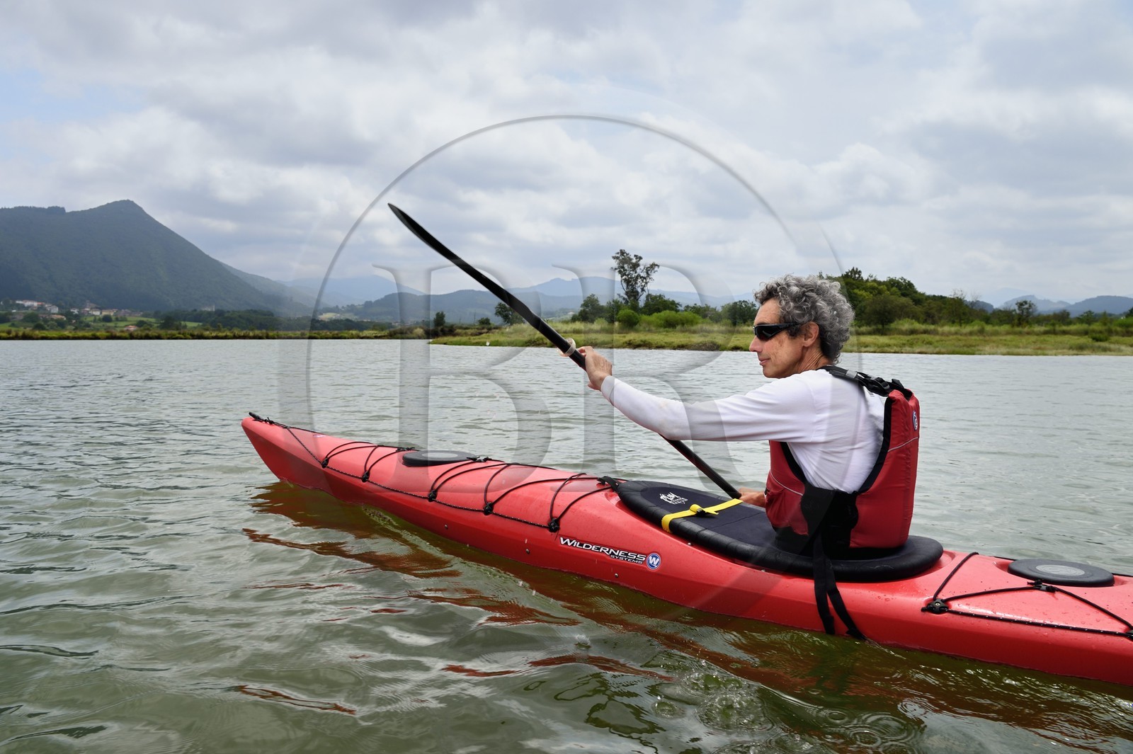 Espagne, Pays basque espagnol, Biscaye, région de Gernika-Lumo, Réserve de biosphère d'Urdaibai, remontée en kayak de l'estuaire du fleuve Oka