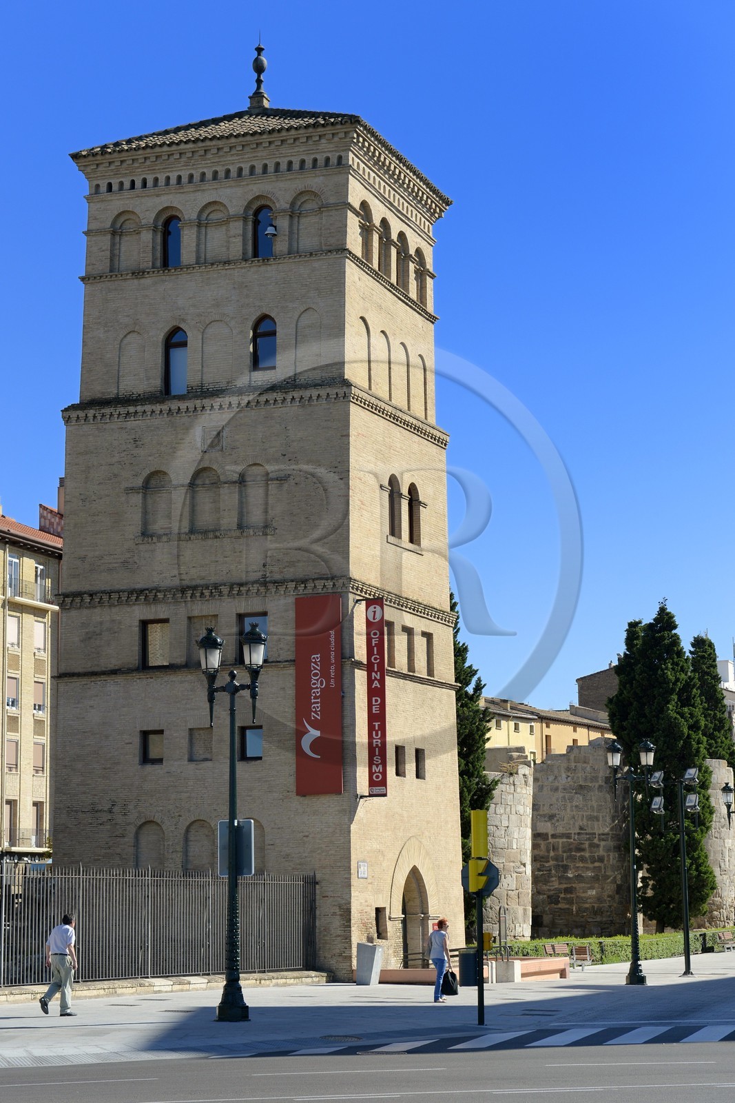 Espagne, Aragon, Saragosse, tour de la Zuda (torreon de La Zuda) et les remparts romains