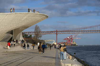 Portugal, Lisbon, Belem district, MAAT (Museum of Art, Architecture and Technology or Museu de Arte, Arquitetura e Tecnologia) on the banks of the Tagus, inaugurated in 2016 and designed by British architect Amanda Levete, the Ponte 25 de Abril bridge in the background