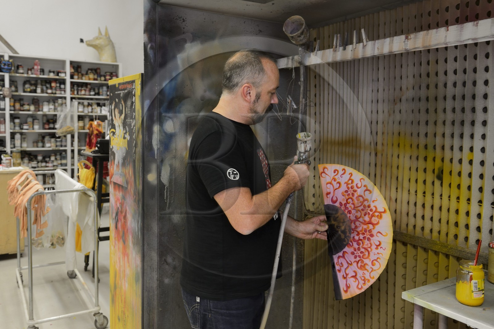 France, Paris (75), Opéra Garnier, les ateliers du costume, l'atelier décoration costume, Bernard Connan chef d'atelier