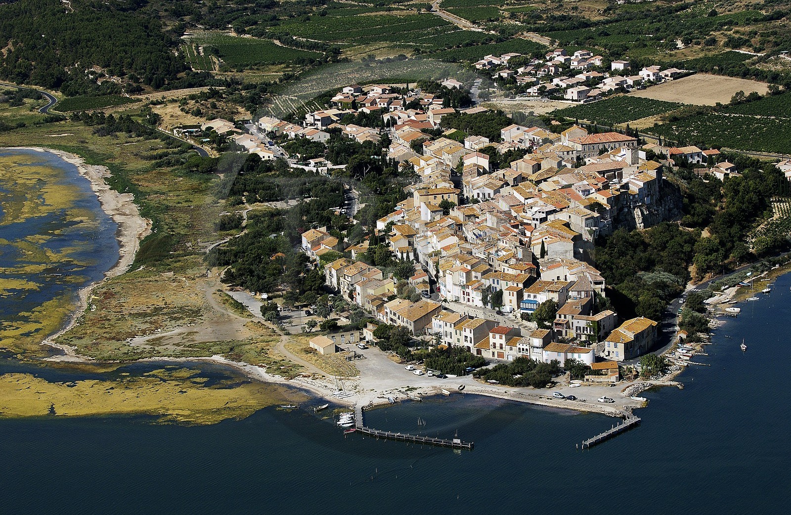 France, Aude (11), village de Bages au bord de l'