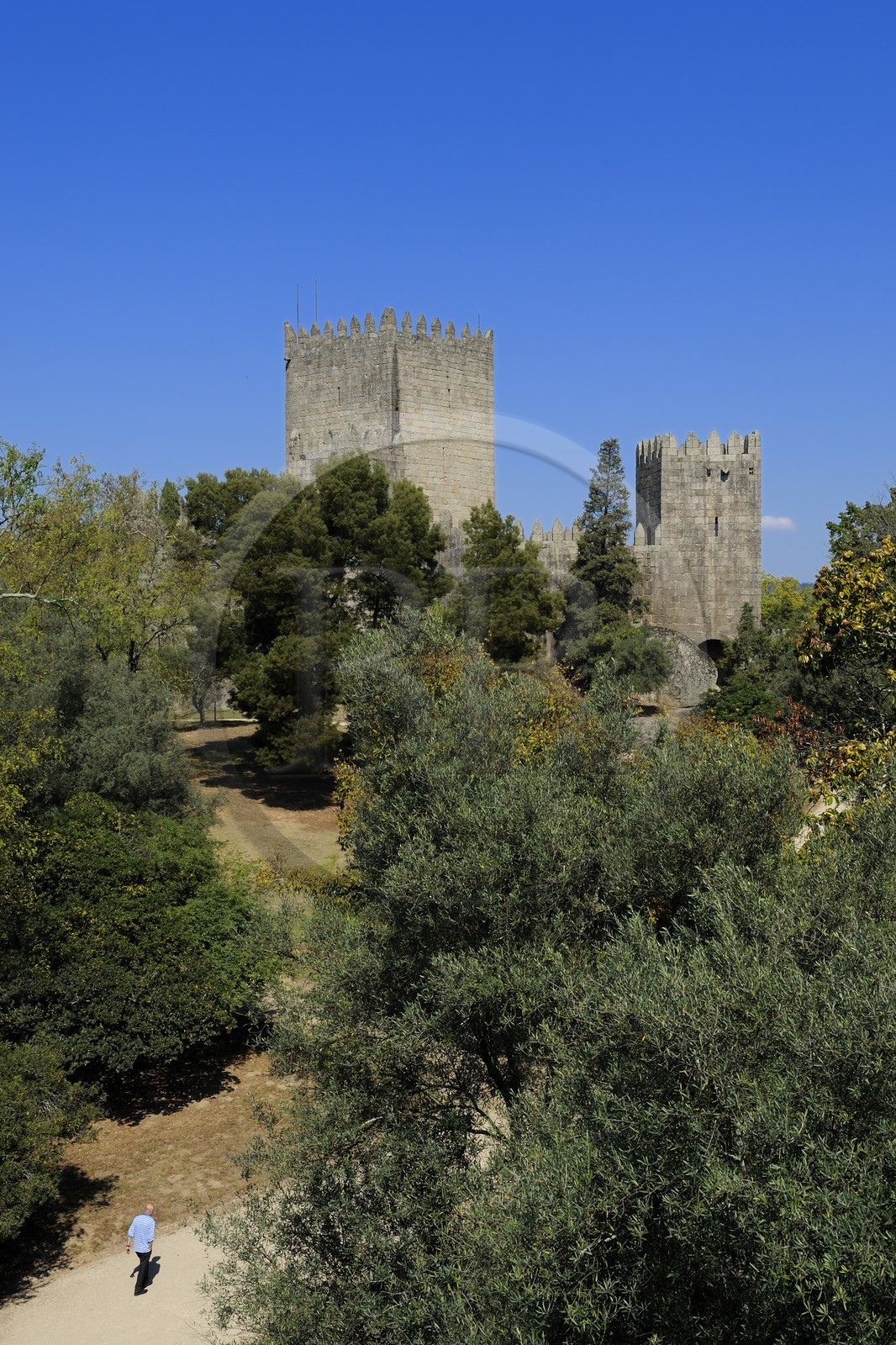 Portugal, région du Minho, Guimaraes, ville classée Patrimoine Mondial de l' UNESCO, le chateau fort aux sept tours