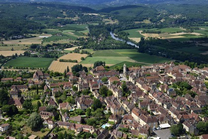 France, Dordogne (24), Périgord Noir, vallée de la Dordogne, vallée de la Dordogne, Domme, labellisé Les Plus Beaux Villages de France (vue aérienne)