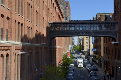 Etats-Unis, New York, Manhattan, Meatpacking district (Gansevoort Market), pont piéton de l'immeuble Chelsea Market sur W15th Street