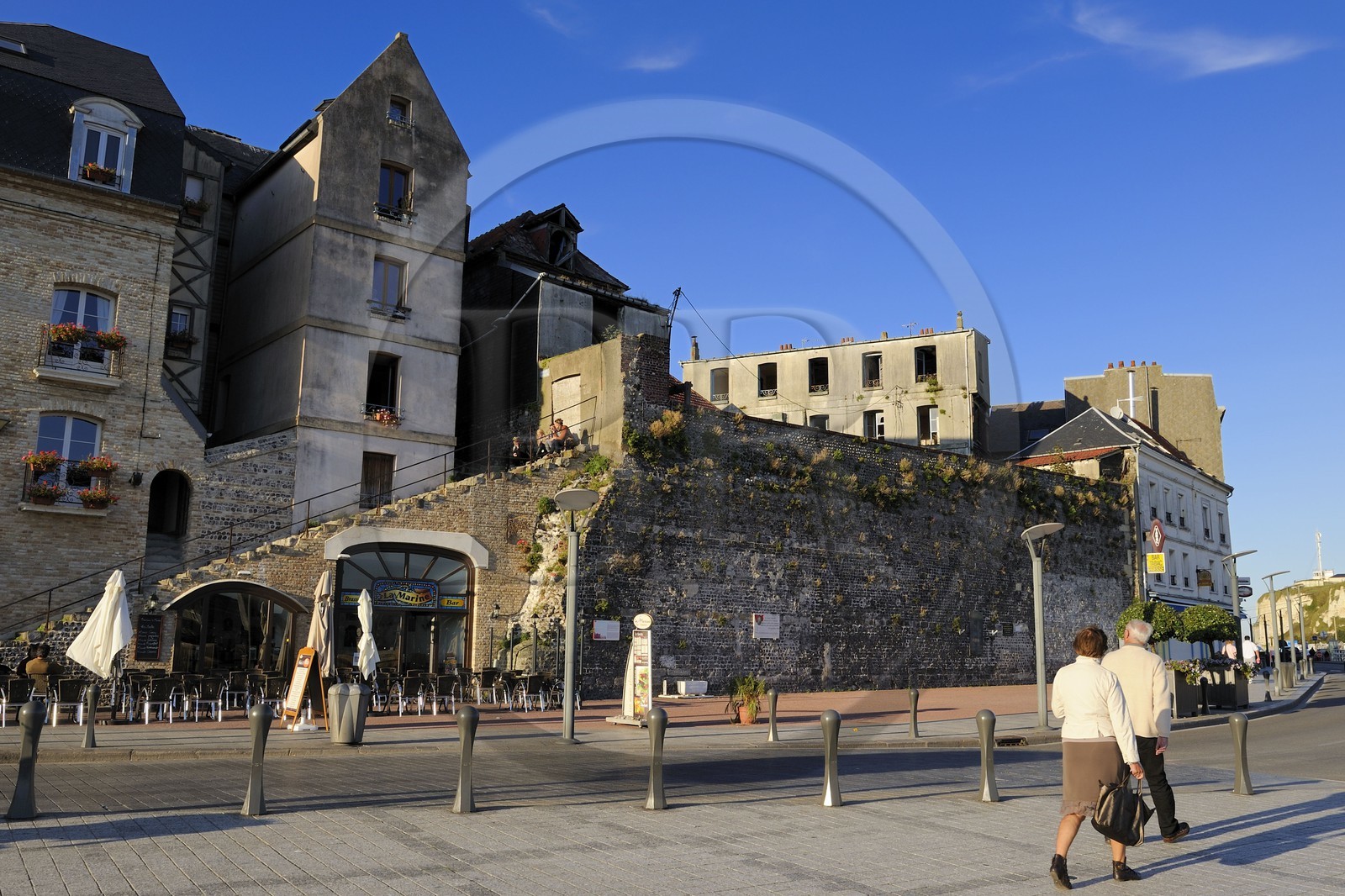 France, Seine-Maritime (76), Dieppe, quartier du Bout du Quai, vestiges de la Tour aux Crabes sur le quai Henri IV
