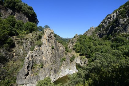 France, Ardèche (07), Parc Naturel Régional des Monts d'Ardèche, Thueyts, la haute-vallée de la rivière Ardèche, La via ferrata du Pont du diable