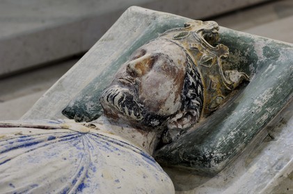 France, Maine et Loire (49), Vallée de la Loire classée Patrimoine Mondial de l' UNESCO, Fontevraud-l'Abbaye, abbaye de Fontevraud, l'église abbatiale, gisants polychromes des Plantagenêts, Richard Coeur de Lion