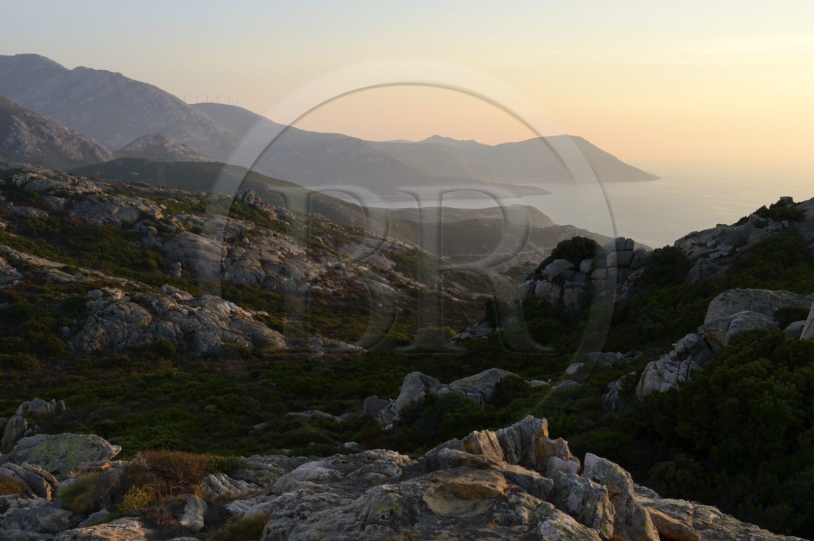 France, Haute-Corse (2B), la cote à l'ouest de Calvi