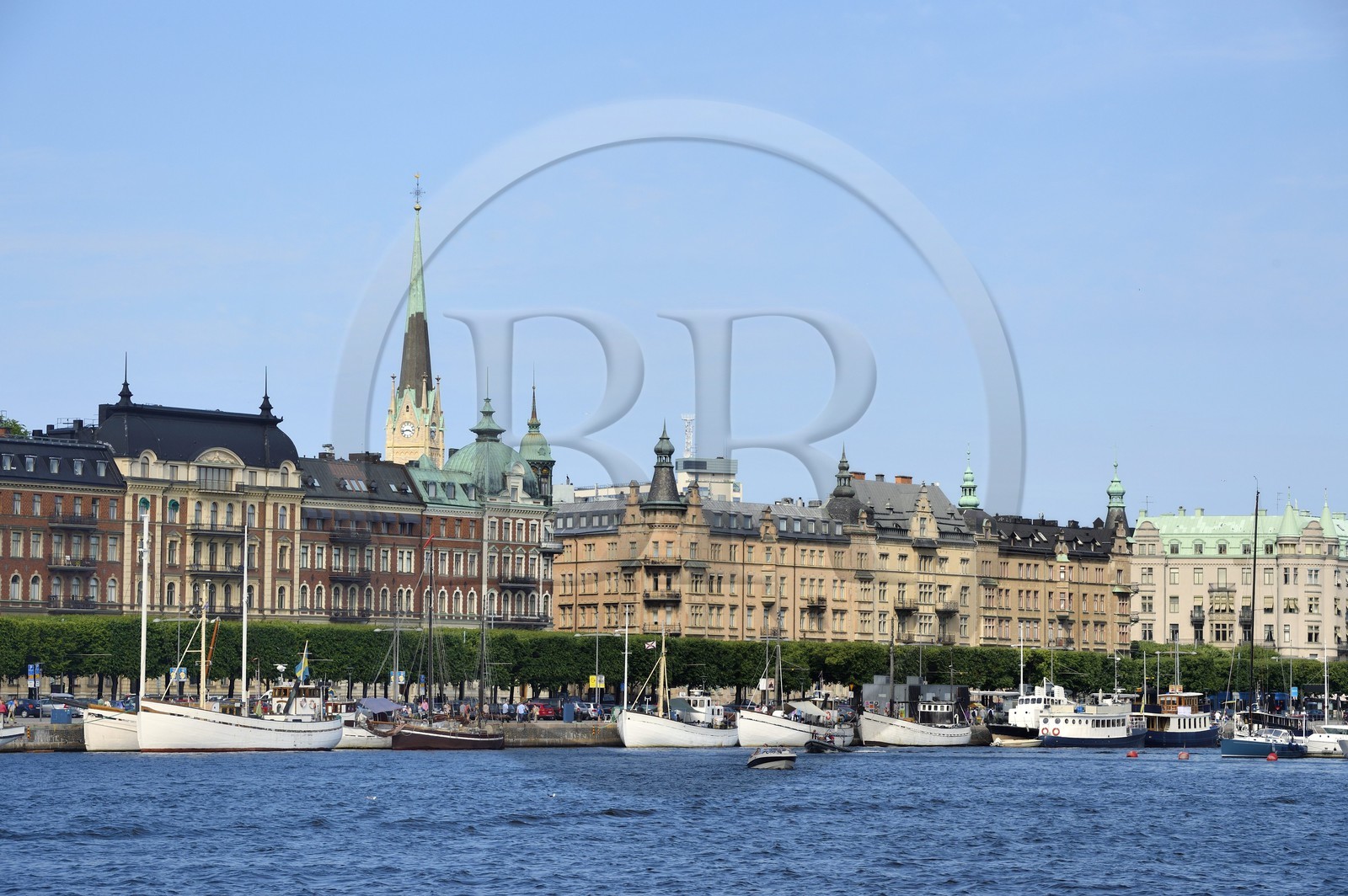 Sweden, Stockholm, Östermalm district, the prestigious avenue Strandvägen along the quays