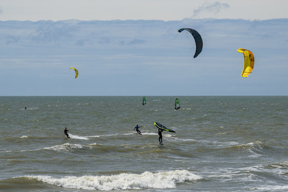 France, Vendée (85), Saint-Jean-de-Monts, wingfoil et kitesurf