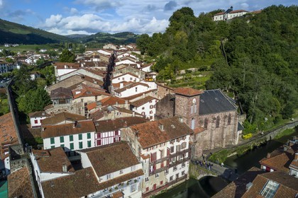 France, Pyrenees Atlantiques, Basque Country, Saint Jean Pied de Port overlooked by the citadel, the Pont Vieux over the Nive of Beherobie river and Notre Dame du Bout du Pont church (aerial view)