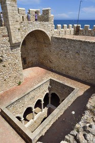 France, Alpes-Maritimes (06), Cannes, Iles de Lérins, Ile de Saint-Honorat, Abbaye de Lérins, cloitre de l'ancien monastère fortifié élevé en 1073