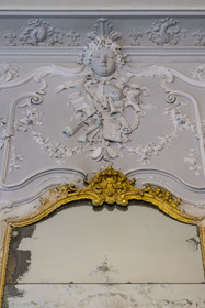 France, Hérault (34), Lavérune, Chateau de l'Engarran, hotel particulier de la deuxième moitié du XVIIIème siècle appelée folie montpelliéraine, gypserie, décoration d’intérieur moulée et sculptée en gypse