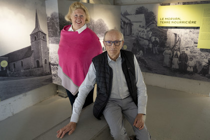 France, Nièvre (58), Parc naturel régional du Morvan, Alligny en Morvan, musée des nourrices et des enfants de l'Assistance Publique, la présidente de l'association Martine Vergnes-Roué et Jean-Pierre Cortet