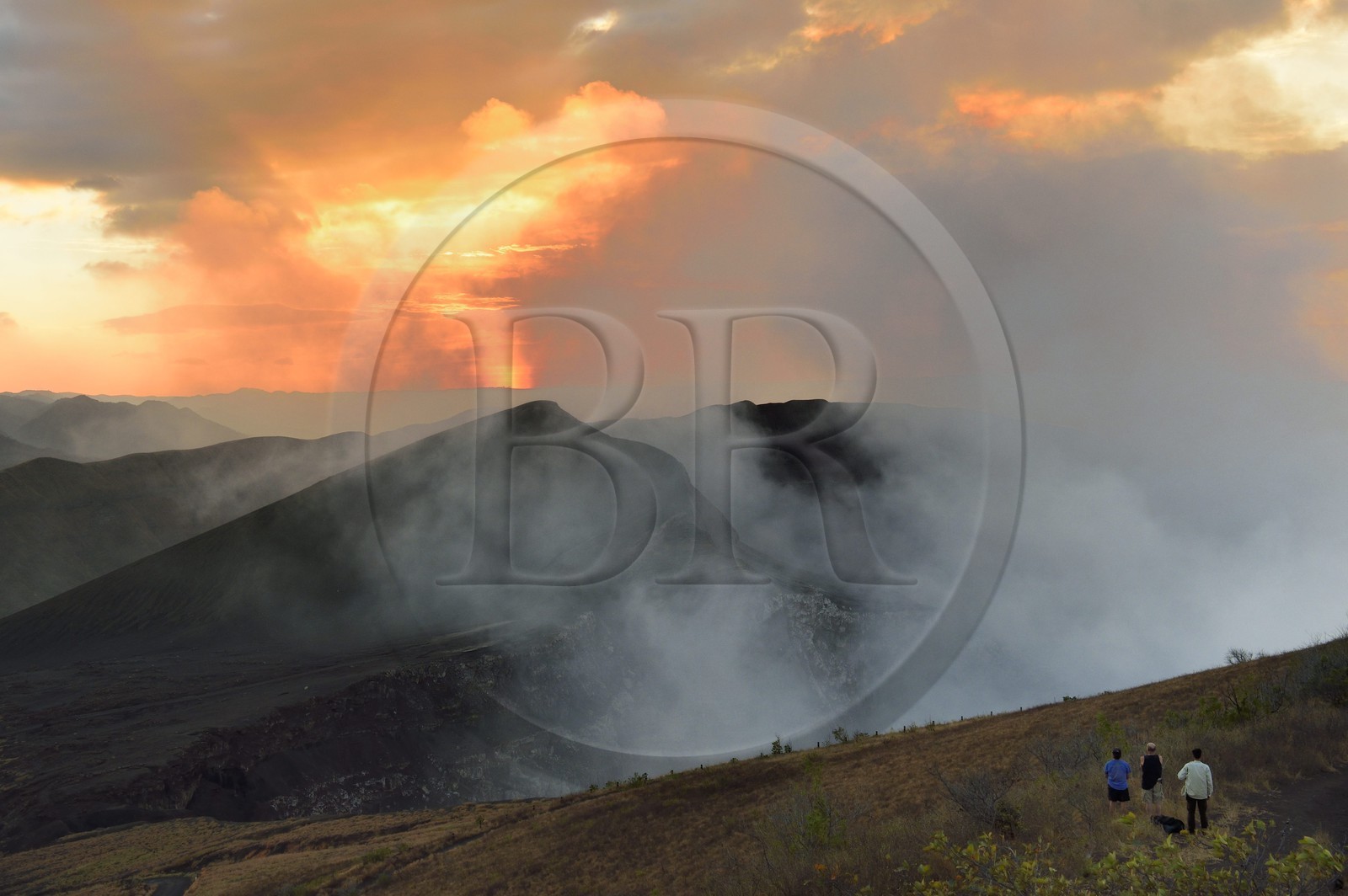Nicaragua, Masaya, Parc national du Volcan Masaya (Parque Nacional Volcan Masaya), le cratère Santiago toujours actif