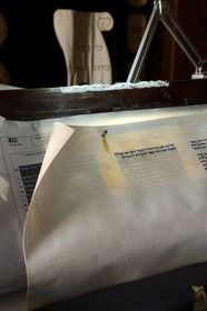 Israel, désert du Neguev, forteresse de Massada, classée Patrimoine Mondial de l'UNESCO, synagogue, copie à la plume de la Torah