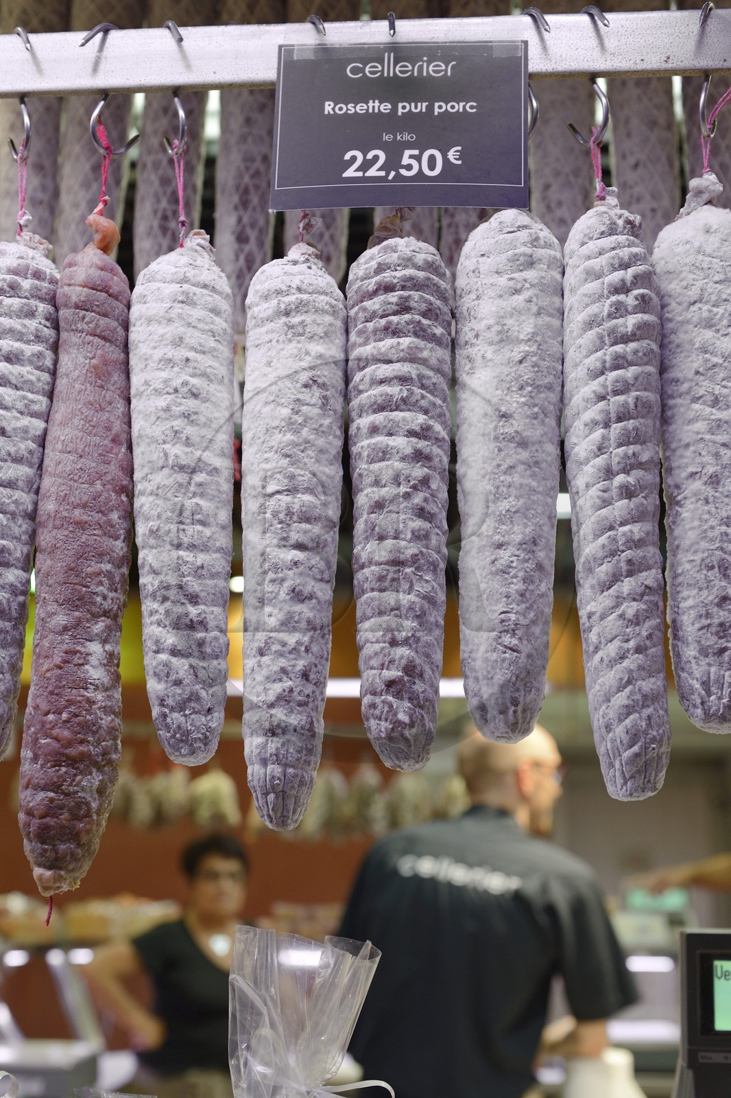 France, Rhône (69), Lyon, cours Lafayette, les Halles Paul Bocuse, le traiteur Cellerier, charcuterie, rosette de Lyon