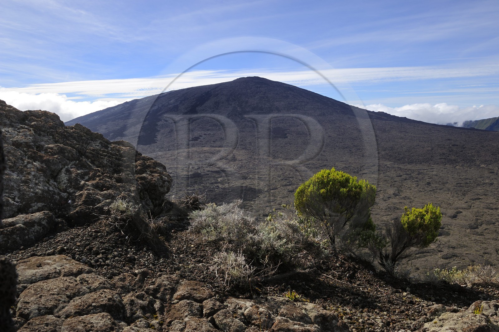 France, île de la Réunion, volcan du Piton de la Fournaise, classé Patrimoine Mondial de l'UNESCO, le cratère Dolomieu dans l'Enclos
