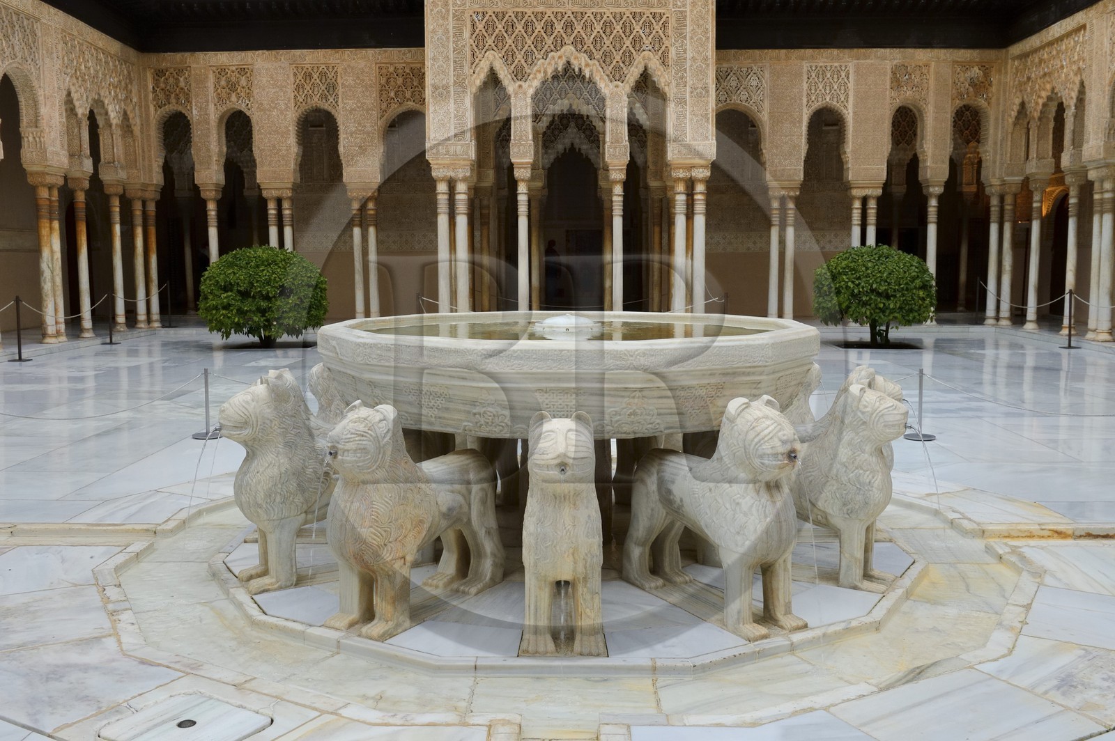 Espagne, Andalousie, Grenade, Palais nasrides de l'Alhambra, classé Patrimoine Mondial de l'UNESCO, patio du Palais des Lions (Patio de los Leones)