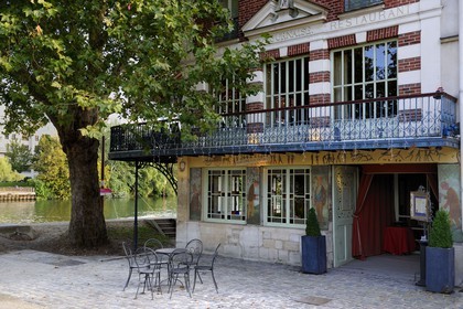 France, Yvelines (78), Chatou, l'ile des Impressionnistes, le restaurant La Maison Fournaise datant du milieu du XIXe siècle fut le haut lieu des impressionnistes et du canotage