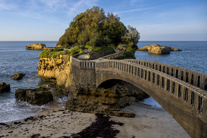France, Pyrenees Atlantiques, Basque Country, Biarritz, the rocher du Basta (Basta rock) not far from the Port des Pecheurs (Port of the Fishermen)