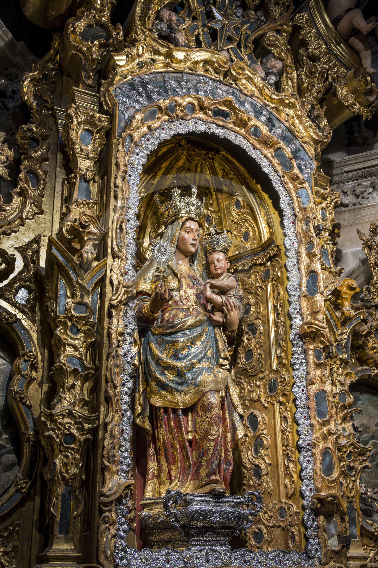 Espagne, Andalousie, Séville, la cathédrale, classé Patrimoine Mondial de l'UNESCO, chapelle de l'Étoile, Vierge de l'Étoile (vers 1566), retable rococo de 1770