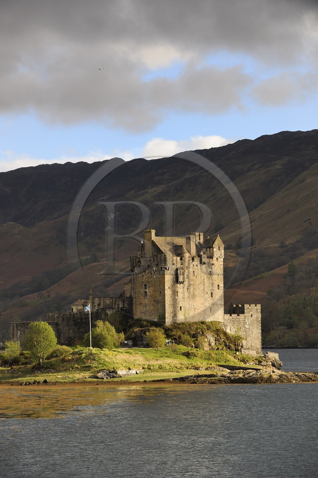 Royaume-Uni, Ecosse, région des Highlands, comté de Ross & Cromarty, Eilean Donan Castle, château à l'entrée du Loch Duich