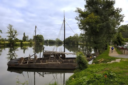 France, Indre et Loire (37), Vallée de la Loire classée Patrimoine Mondial de l' UNESCO, Savonnière, bateaux traditionnels sur le Cher
