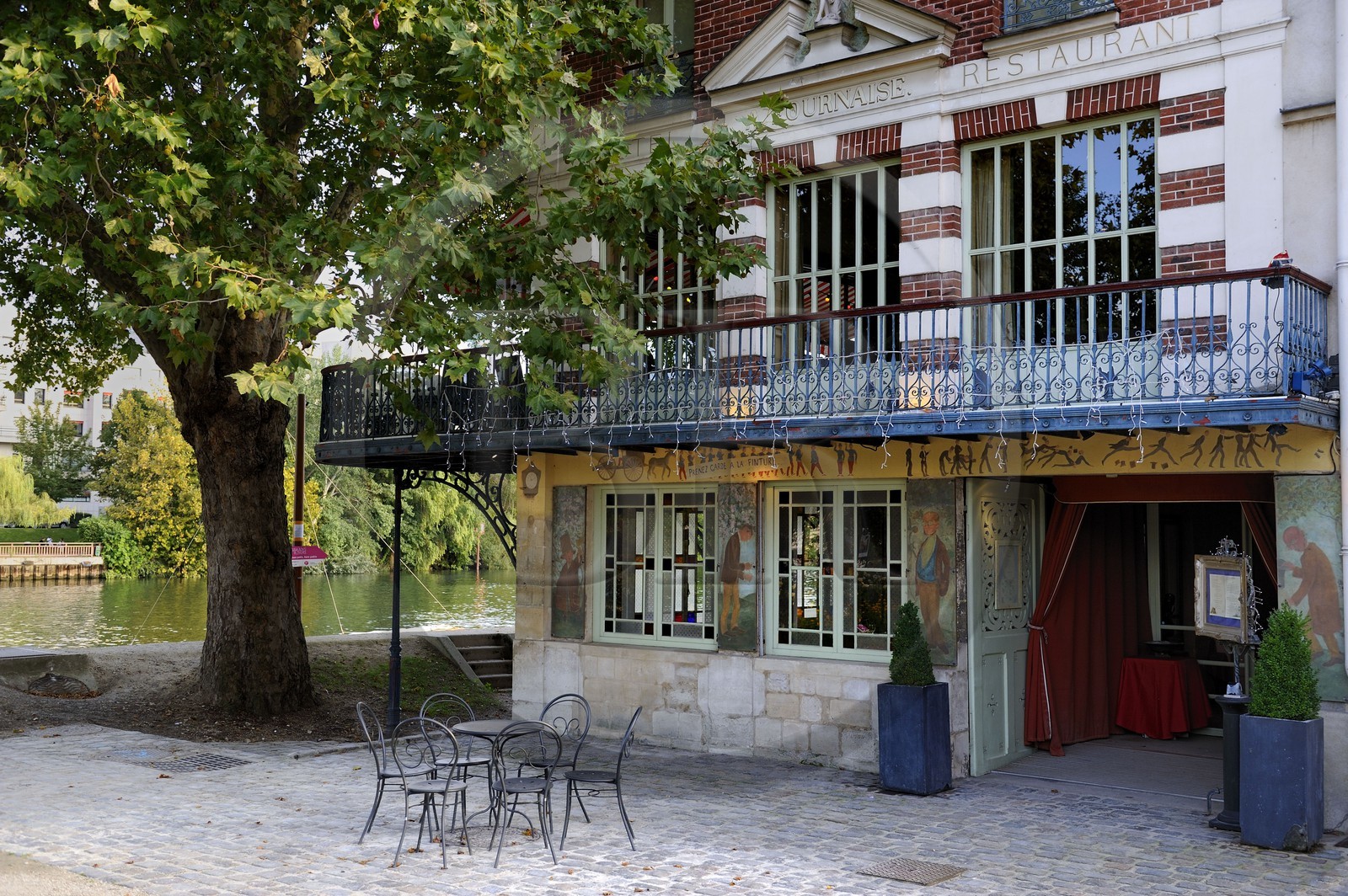 France, Yvelines (78), Chatou, l'ile des Impressionnistes, le restaurant La Maison Fournaise datant du milieu du XIXe siècle fut le haut lieu des impressionnistes et du canotage