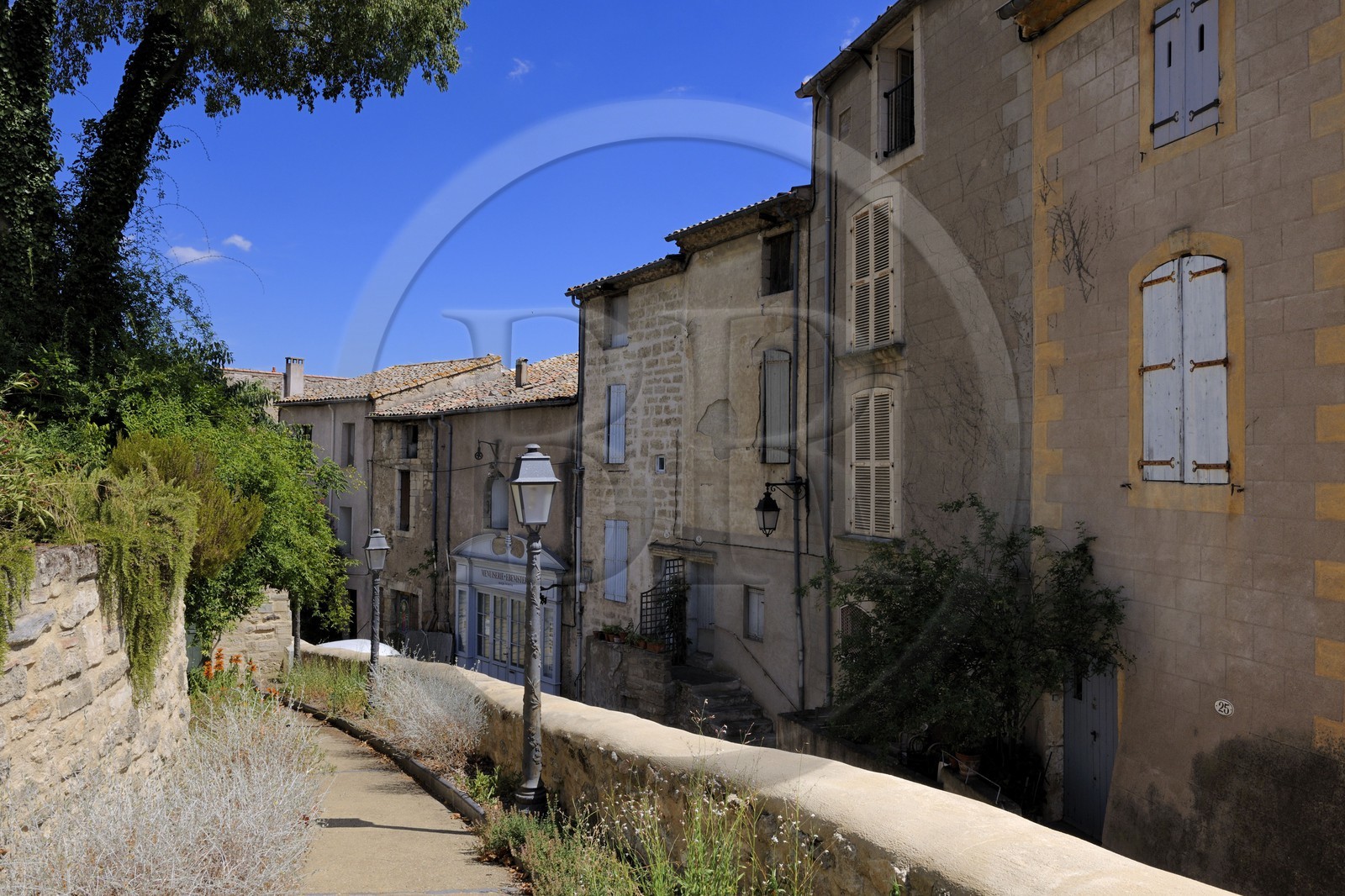 France, Hérault (34), Pézenas, vieille ville, rue Montmorency au pied de la Motte du Château